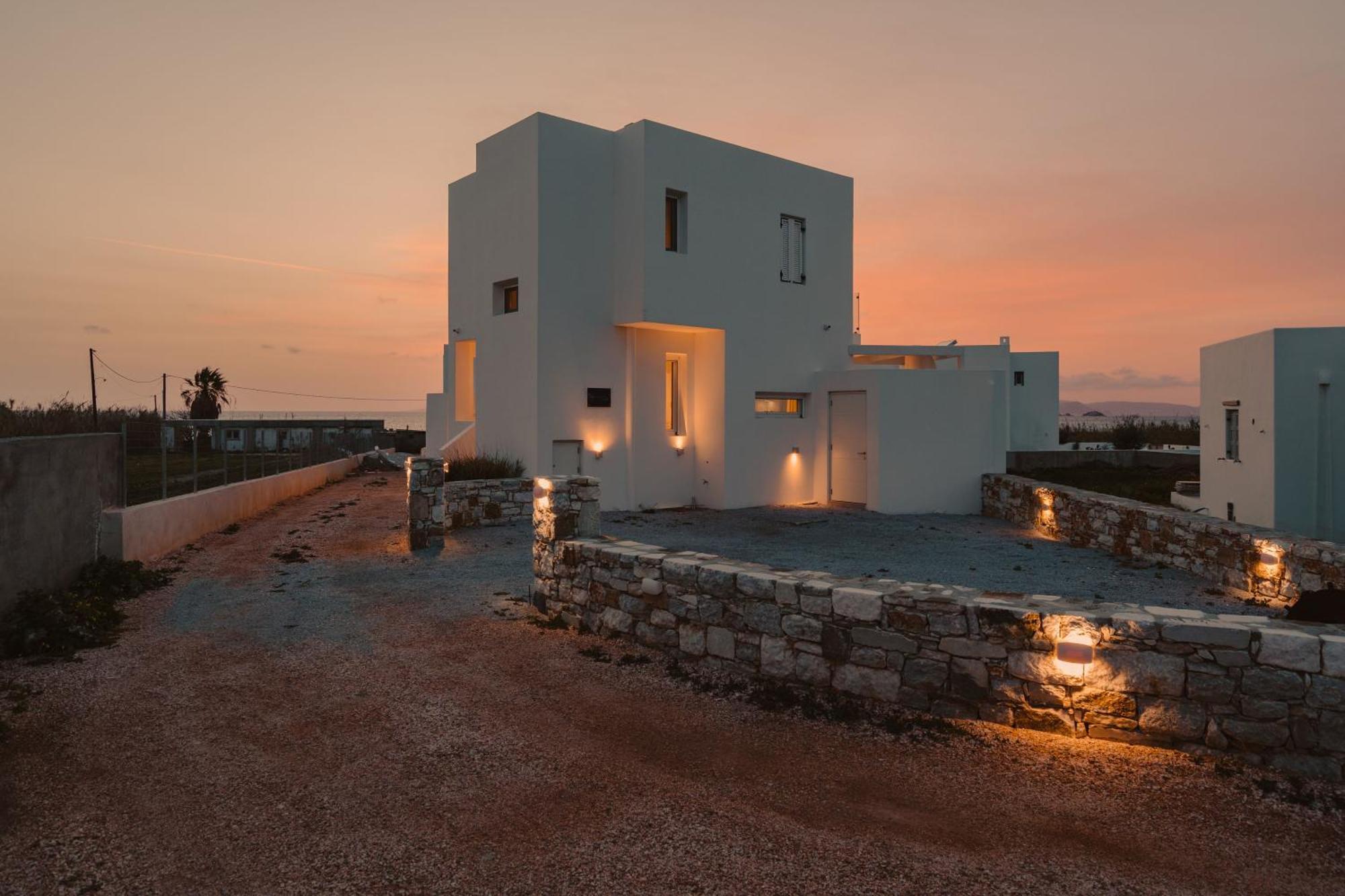Naxos Superior