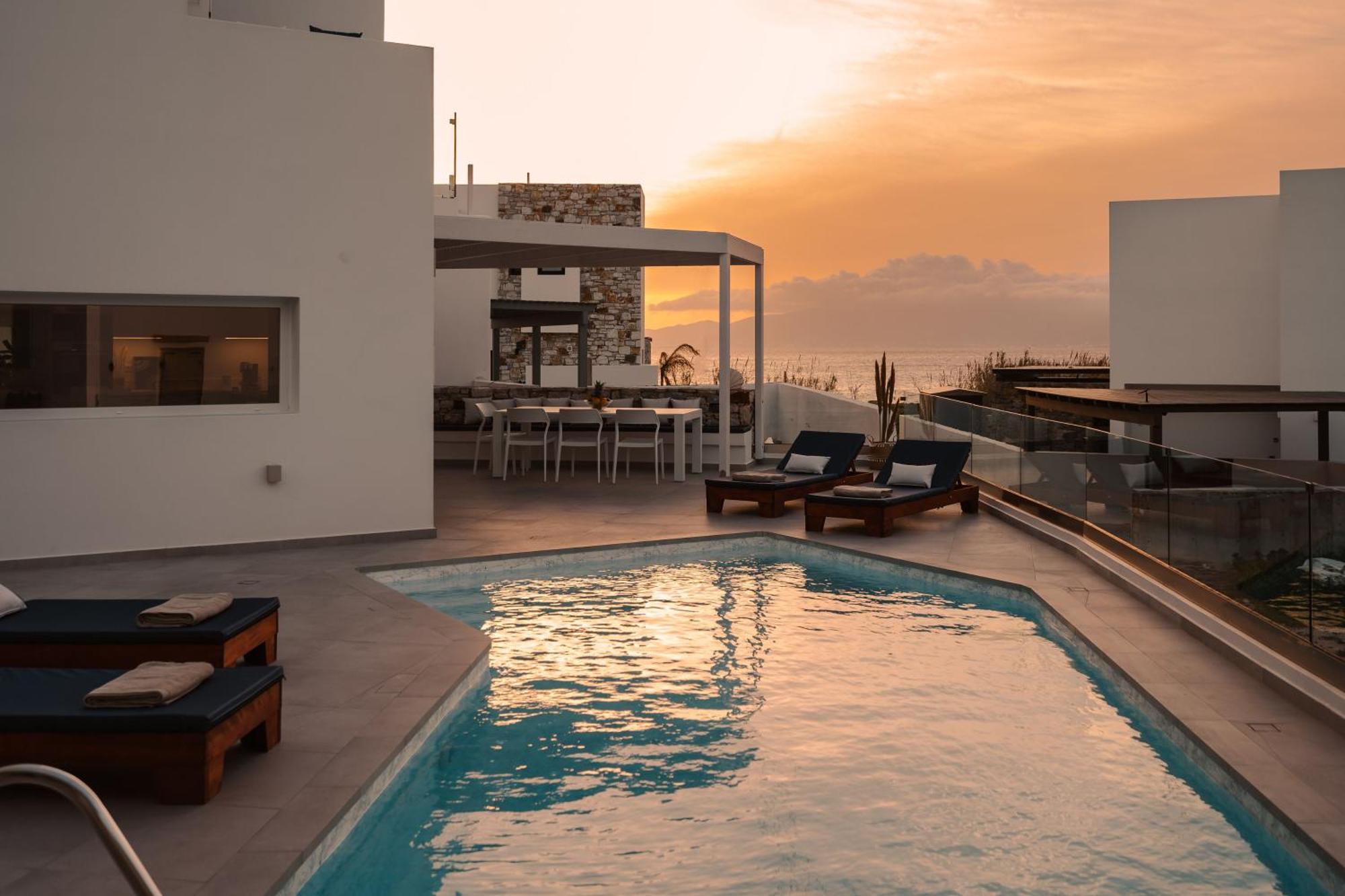 Naxos Superior