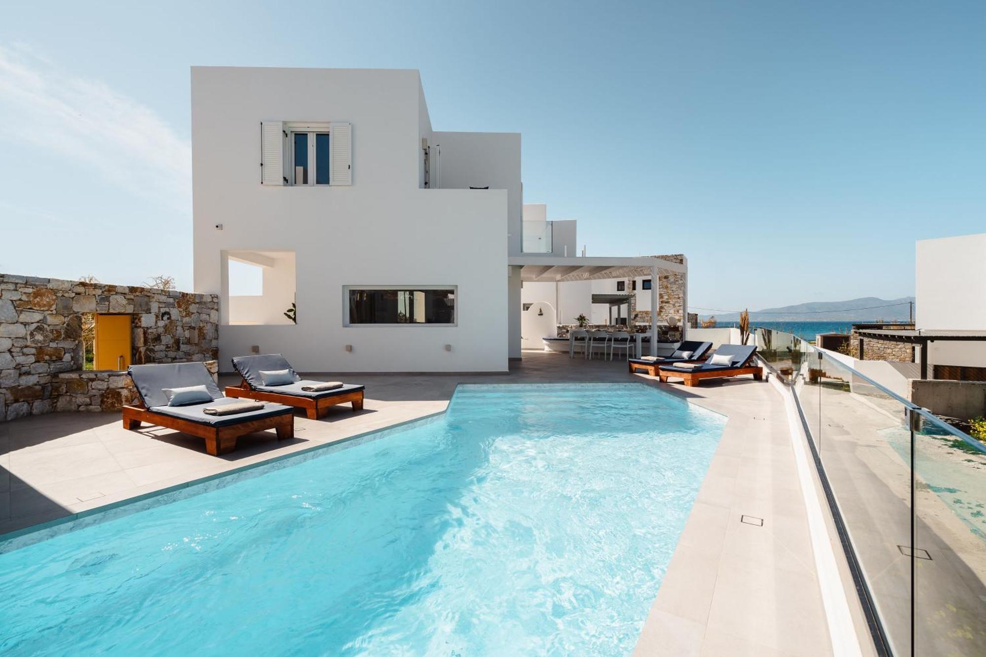 Naxos Superior